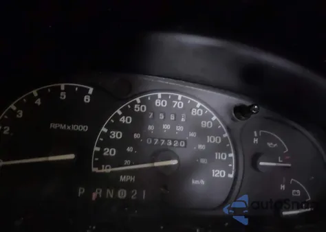 2001 Ford Explorer Eddie Bauer из США, поврежденный, VIN 1FMZU74EX1ZA12031